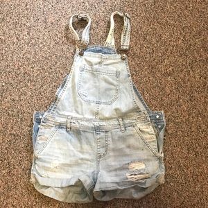 ⚡️FLASH SALE⚡️ CUTE DENIM OVERALLS W/ NICE DETAILS